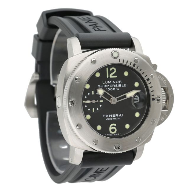 Panerai Luminor Submersible PAM00243 Image 2